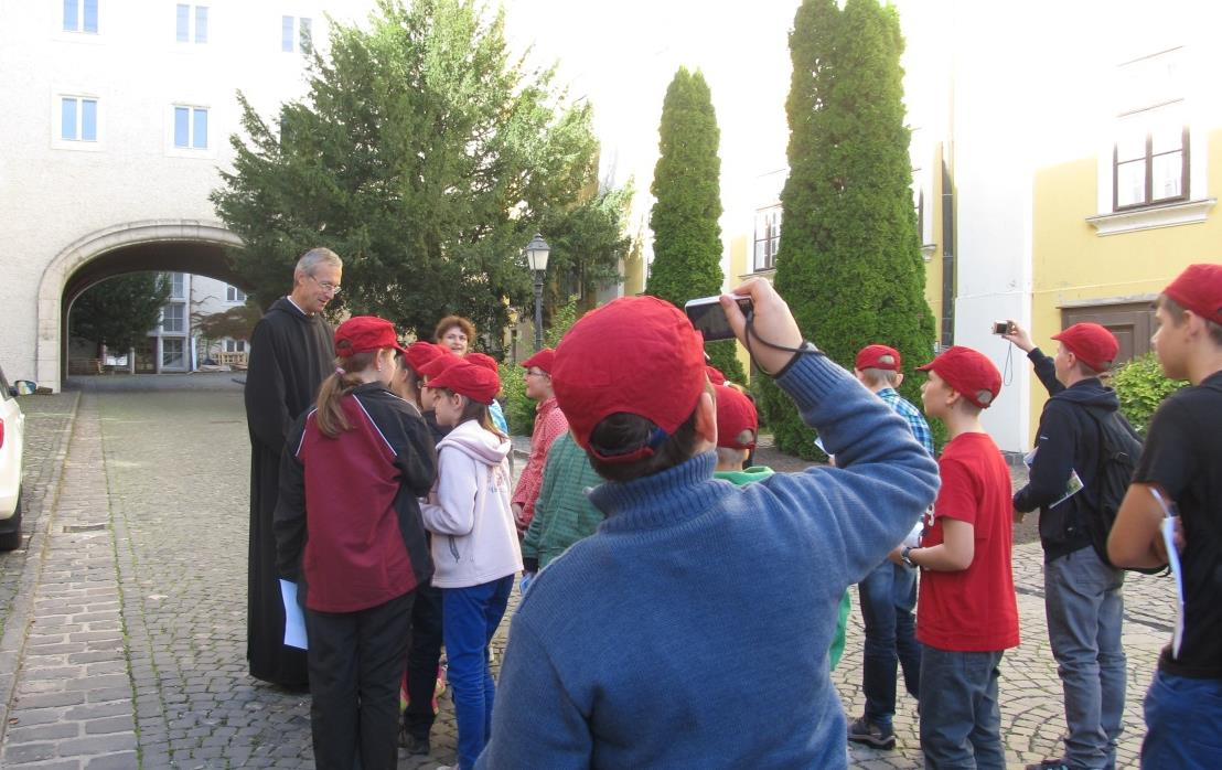 1 Nyelvi kulturális tábor Ausztriában (Burgenlandban) 2014. szeptember 29-től október 4-ig Iskolánk immár 14. éve szervezte meg német nyelvi táborát Ausztriában, Burgenlandban.