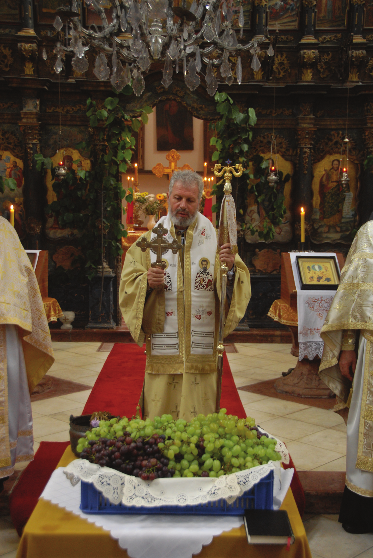 308 DÉRI BALÁZS Szőlőáldás a szentendrei szerb orthodox