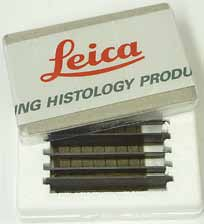 10. Rendelési információk, tartozékok és fogyóanyagok 69. ábra Leica TC-65 eldobható penge, Leica TC-65 mikrotom, eldobhatópenge-rendszer a kemény anyagból álló minták vágásához.