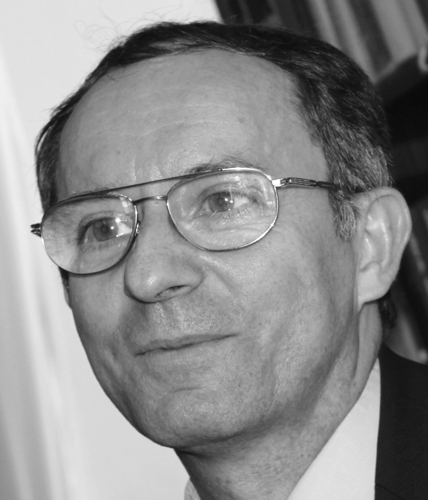 Amit érdemes csinálni, azt érdemes jól csinálni Beszélgetés Ködöböcz Gábor irodalomtörténésszel Szemhatár Vásárosnaményban születtél, Nyíregyházán érettségiztél, Deb recenben diplomáztál, s hároméves