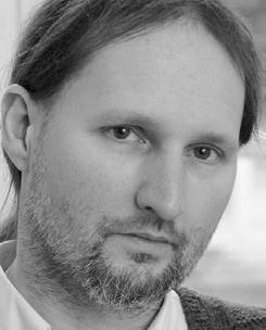 Szerzôink Ködöböcz Gábor (1959, Vásárosnamény) irodalomtörténész, 1983-ban végzett a KLTE magyar történelem szakán, majd PhD fokozatot szerzett.