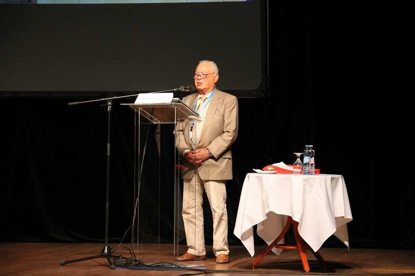 Prof DrKalmár Péter szívsebész Hamburg EppendorfiEgyetem 1964-ben megalkotja a Bodeés Bacillolcsalád vegyészeivel a Sterilliumot, 100 évvel Semmelweis