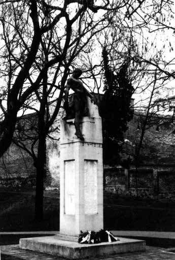 Autori pomníkov padlým v prvej svetovej vojne JURAJ BABJAK Napriek tomu, že pomníky padlým v prvej svetovej vojne patria medzi najrozšírenejší druh memoriálnych objektov na Slovensku, stoja takmer na