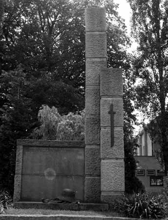Alojz Rigele: Pomník padlým na Murmanskej výšine v Bratislave, 1925 1927. Foto: Archív PÚ SR. V trnavskom múzeu je uložený návrh pomníka pre Bučany (okres Trnava), taktiež nerealizovaný.