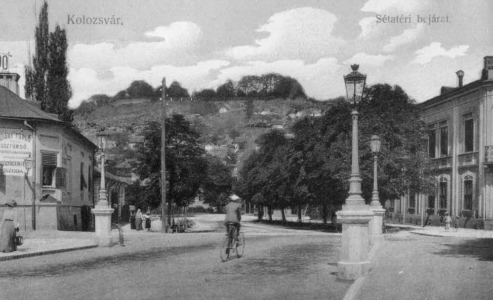 38 A Fürdő utca, a Diána-fürdő (bal oldalon), mögötte a
