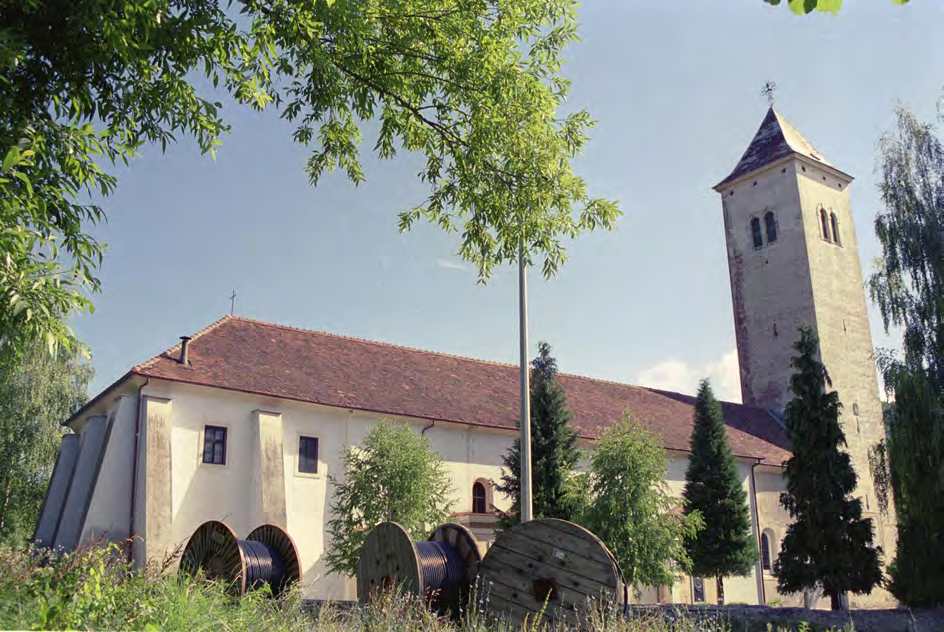 JUŽNO PROČELJE CRKVE I ZVONIKA