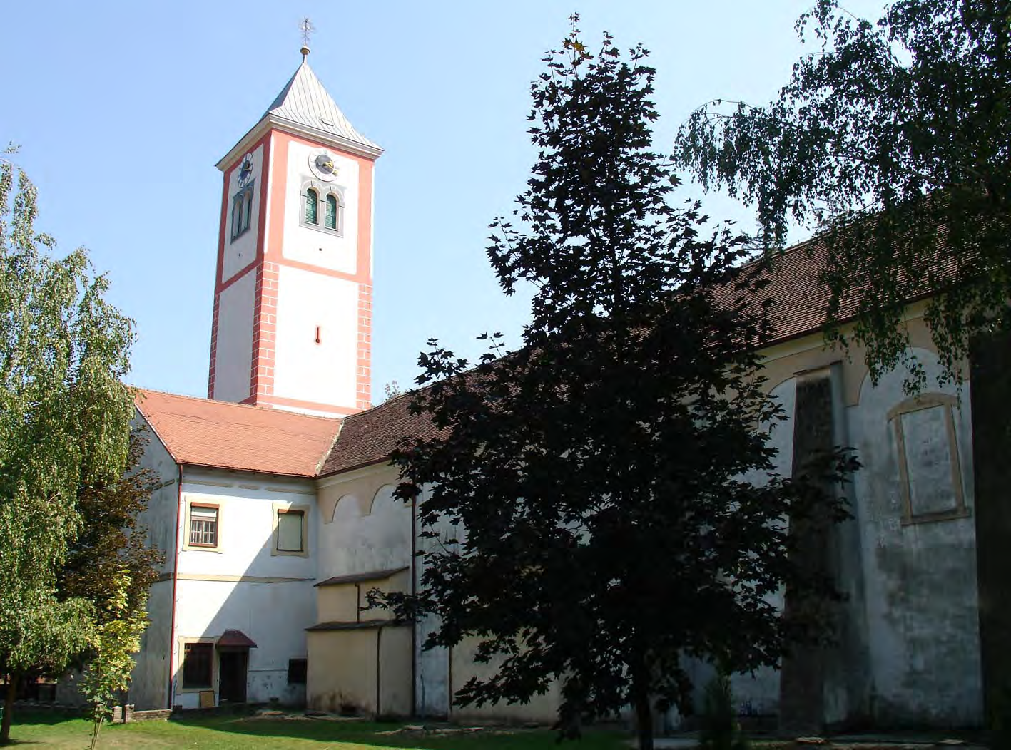 POGLED SA SJEVEROZAPADA NA SJEVERNO PROČELJE CRKVE, ZVONIK I DOGRADNJU