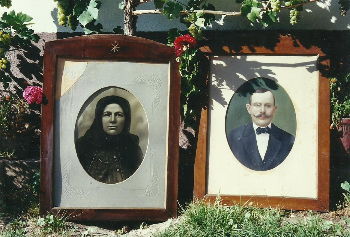A fénykép neve: A fénykép készítésének helye: A fénykép készítésének éve: Szüleim Pozsony 1910-es évek id.
