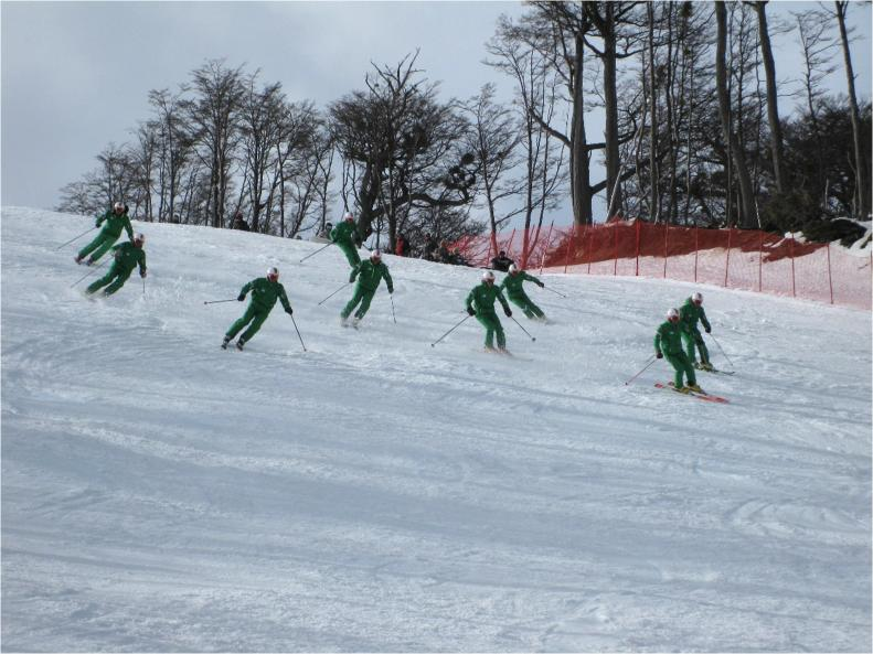 Aztán birtokba vettük a lejtőket: Polacskó Danin kívül a korábbi Interski kongresszuson demó tag volt Csollány Csaba (többször is), Végh András és Dalos Péter, újoncként vett részt Kovács Tamás