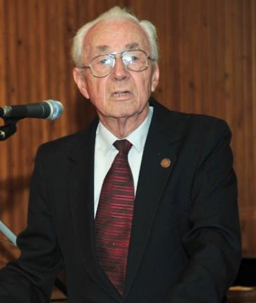 Damó Elemér a Hadak útján (1918-2013) Milyen csalfa is az emlékezet, cserbenhagy bennünket.
