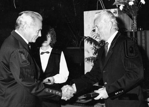 75 éves az OMBKE, 100 éves a BKL Ünnepi díszközgyûlés. Budapest, 1967. IX. 12. Dr. Gyulay Zoltán elnök beszédet tart, az elnökségben: Dr. Ember Kálmán, dr. Gagyi Pálffy András, dr. Martos Ferenc, dr.