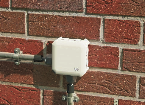 Tervezési segédlet általános U- és időjárásállóság édett és nem védett installáció a szabadban A szabadban kivitelezett installációknál a szerelési hely és a szerelési anyagok kiválasztása