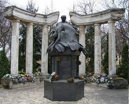 A Kun piéta Karcagon, a Kossuth téren a II.