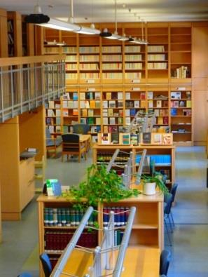 Katalógus használat: A könyvtár teljes könyvés folyóirat-állományának bibliográfiai adatai kereshetők a honlapról elérhető Online Katalógusban.