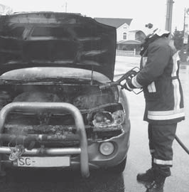 SENČAN január 2010 UDALOSTI 3 Pod lupou Terénnemu autu HOREL MOTOR Aj v prvý sviatok vianočný mali hasiči poplach.