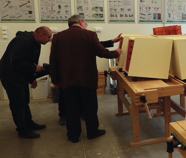 FELÜLETKEZELŐ ANYAG SZPONZORI FELADATOK AKE Az AKE Hungária Kft. képviseletében Szalay Armand ezúttal is érdekes feladattal készült. Háromféle frontot hoztak és azokhoz kapcsolódó szerszámokat.