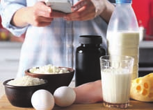 Piept de pui umplut cu spanac și mozzarella Spenóttal és mozzarellával töltött csirkemell Ingrediente (2 porţii): 150 ml ulei de măsline 500 g piept de pui, dezosat 500 g frunze de spanac 200 g