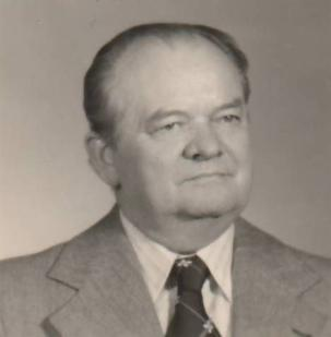 strana 6 Literárny kritik a historik PhDr. Július Noge, DrSc. sa narodil 30. 1. 1931 vo Vidinej, okres Lučenec. V r. 1942-45 navštevoval gymnázium v Ružomberku, v r.