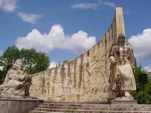 Th. Aman, Vasile Roaită, Vlad Ţepeş, Stanislav Soliski; reliefuri în aramă: Şarja păcii (Bucureşti), Culesul strugurilor (Panciu), Doftana, Muzică, Pădureanca; medalii: Louis Seillan (aramă, Paris),