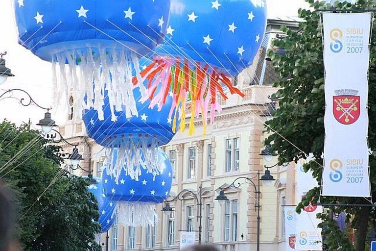Constanţa, Muz. de Artă, Exp. sculptorilor de la Liceul de Arte Plastice Nicolae Tonitza.