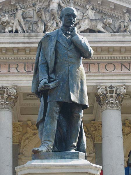 Vladislav Hegel, Vasile Alecsandri, bronz, 1906, Iaşi, piaţa Teatrului Naţional, foto Ruxanda Beldiman Exp. colective: Bucureşti, 1894, EAV; 1902, 1905, Exp.