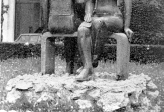S.P. este interesat de tematica socială, de subiecte istorice, dar şi de portret (lumea rurală) şi de decoraţiuni interioare. Sándor Puskas, Tineri, metal, 1964, Constanţa, foto IIA Exp.