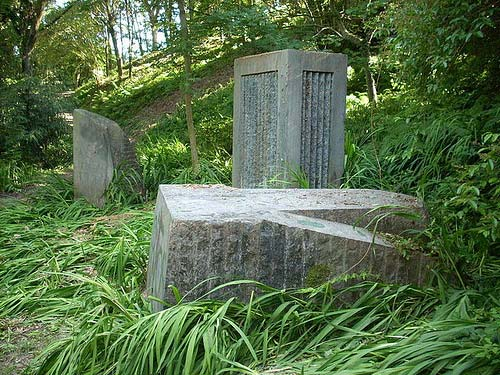 Leonard Răchită, Geometrii, piatră Simpozioane: 1976, 1979, Măgura, 1977, 1978, Arcuş; 1981, Portoroz, Jugoslavia; 1983, Carrara; 1984, Hecho, Spania; 1985, Zarautz (Spania); 1986, Croissy sur-seine;