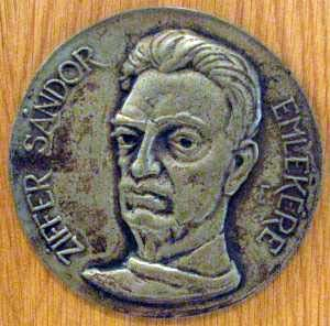Gábor Törös, Portretul pictorului Sandor Ziffer, bronz Exp. personale: 1973, Bucureşti, Gal. Apollo; Târgu Secuiesc; Sfântul Gheorghe; 1979, Cluj-Napoca, Gal.