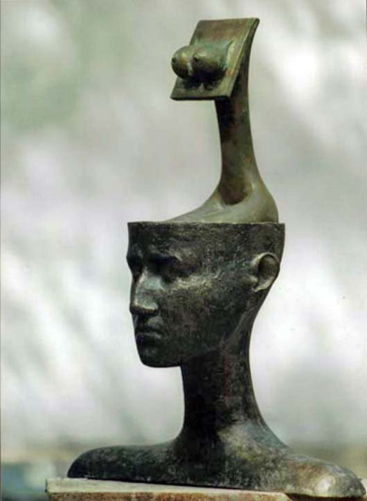 VÂLCEANU BREZA Mara, 26.08.1963, Bucureşti. Studii: 1997, absolvă Academia de Artă, Bucureşti. Premii: 2002, pr. UAP la Salonul de artă, Bucureşti; 2006, pr. UAP pentru ambient la Simpozionul I.O.R., Bucureşti. Corpul uman disecat şi recompus furnizează M.