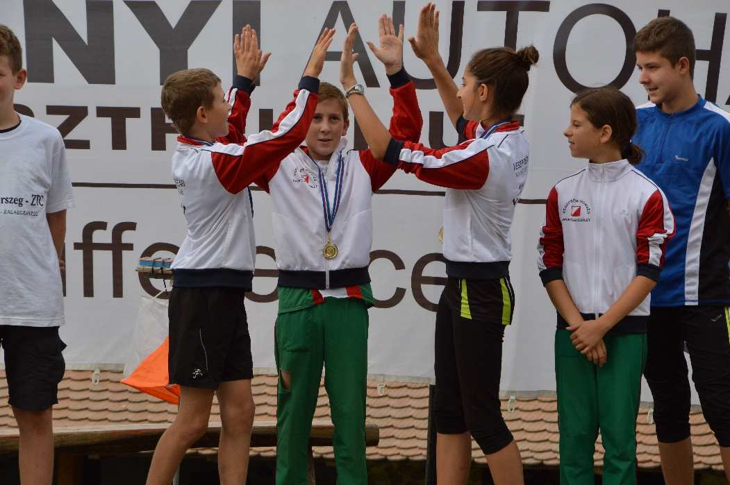 Megyei Bajnokság eredményei Csapat eredmények Váltó Bajnokság 14 kat. 2. Papp Viktória Niedermayer Benedek Bácskai Péter 3. Etlinger András Lantai Boróka Angyal Dániel Sprint Váltó Bajnokság 14 kat.