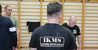 Hírek Krav-Maga képzés Sopronkôhidán Gőgh Zoltán II-es fokozatú Krav-Maga és Kapap instruktor vezetésével, valamint Tóth Lajos és Czibere Tamás instruktorok részvételével, a börtön műveleti