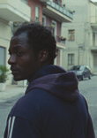MEDITERRANEA JONAS CARPIGNANO A film cselekménye Algériában kezdődik: ide érkezik Ayiva, egy Burkina Fasó i fiatalember.