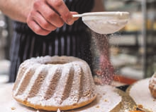 Tiramisu cu ricotta și iaurt / Ricottás-joghurtos tiramisu Ingrediente (4 porţii): 65 g pișcoturi 1 linguriță granule de cafea solubilă 120 ml apă clocotită 2 linguri lichior de cafea sau brandy 1