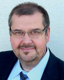 LEKÖSZÖNŐ BEMUTATKOZÓ Június 13-tól új ügyvezető igazgatója van a KÖVET-nek Nemeskéri Robert ipari mérnök, környezeti erőforrás-menedzser, környezetkutató személyében.
