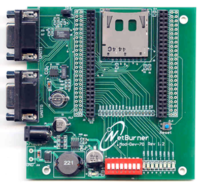 9. ábra a Netburner MOD5270 modul és NDK fejleszőlap Ez a termék Ethernet kommunikációra van előlátva. A MOD52 egy nyomtatott áramköri lapra épített, nagyteljesítményű számítógép.