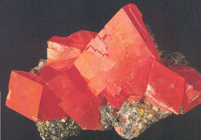 IZOMORFIA (=HASONLÓ ALAKÚSÁG) Izomorfia: összefüggés a kémiai komponensek és a morfológia között. Oka a kristályszerkezeti hasonlóság.