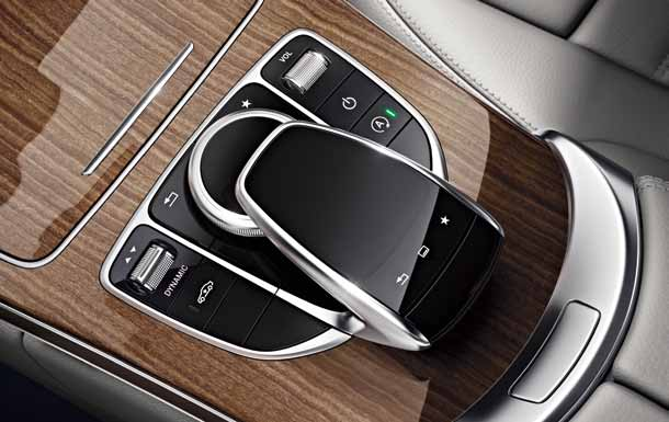 49 Tökéletes kapcsolódás. Az innovatív és egyéni mobilitási, kapcsolattartási és szervizszolgáltatásokat egy néven foglaltuk össze: Mercedes me.