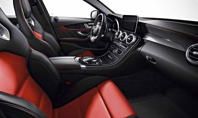 67 AMG Performance Studio. A Mercedes-AMG C 63 sportos oldalának további hangsúlyozására az AMG Performance Studio egyénileg választható extrafelszereltségek széles választékát kínálja.