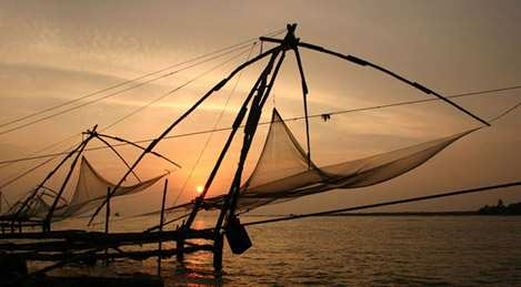 7. nap Aleppey / Kovalam Korán reggel felhúzzuk a horgonyt, majd reggeli után kikötünk Aleppey kikötıjében. Innen Kovalamba utazunk (165km). Kovalam India egyik legszebb tengerparti üdülıhelye.