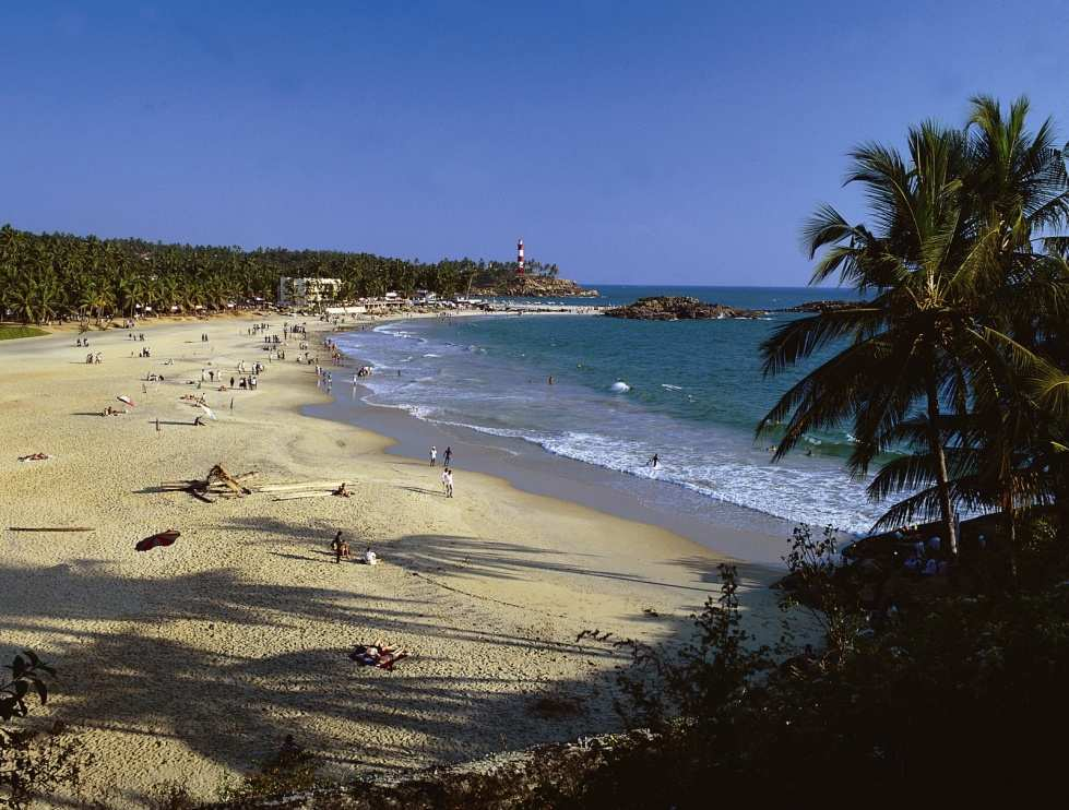 9. nap Kovalam/Trivandrum - Hazautazás Reggeli után transzfer Trivandrum repterére, majd utazás Delhibe/Mumbai-ba, onnan transzfer a nemzetközi reptérre. Hazautazás. Utunk végéhez ért.