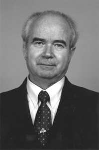 4 Magyar Kémiai Folyóirat In memoriam Szejtli József Szejtli József 1933-2004 Talán kevesen vannak a szakmában, akik ne ismerték volna Szejtli József vegyészmérnököt, a tudós embert, a tudomány