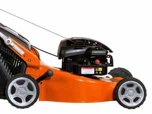 COMFORT PLUS acélházas tologatós és húzható fűnyíró Fűnyírók Az EMAK és Briggs & Stratton gyártmányú 4 ütemű magas szintű technológiával tervezett motorok, egyszerű indítást, kiváló teljesítményt,