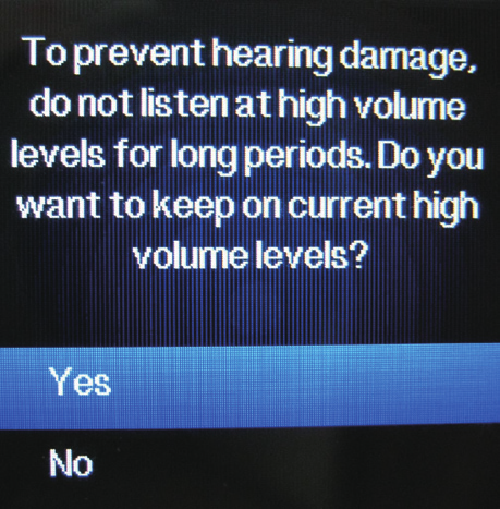 1 Ellenőrizze, hogy csatlakoztatta-e a fejhallgatót a lejátszóhoz. 2 A zenelejátszási képernyőn nyomja meg a gombot és válassza a [Hangbeállítások] > SafeSound lehetőséget.