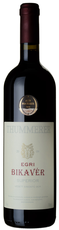 Lively, zesty, fresh white from Villány - for those who like it light. Blend of Welsch- and Rhine Riesling, made reductive and marked by citrus zest with dry, vivid acidity.