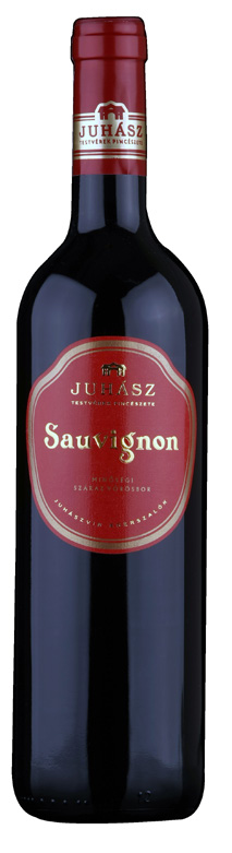 Gyümölcsössége a fő erénye, ezért frissen fogyasztva az igazi. This wine that we produce with traditional technology owes its silky characteristics to the Mediterranean nature of the Villány hills.
