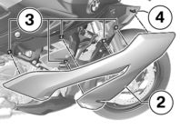 8 158 Burkolat oldalsó részének beszerelése Belső burkolat leszerelése Állítsa le a motorkerékpárt, ügyelve arra,