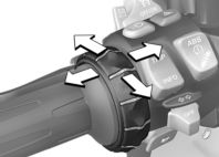9 178 Felszerelések z Ha a BMW Motorrad Navigator be van építve, annak funkcióit a Multi-Controller segítségével közvetlenül a kormányról is elérheti.