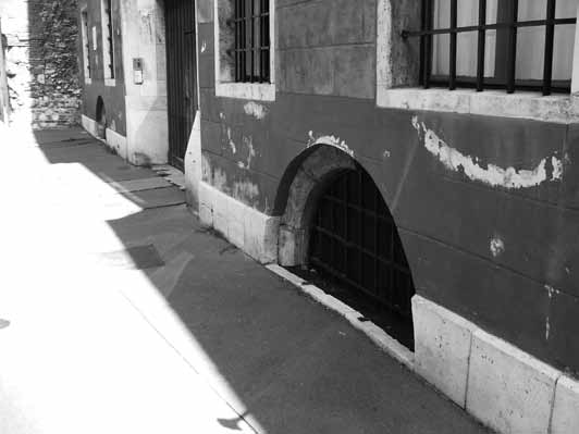 nézetben a 2. lehetőség esetén. (Rajzolta a szerző 2010-ben.) 29. kép: Az Uri utca 31.