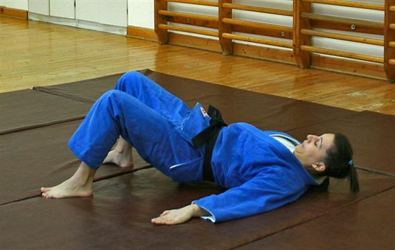 Judo gyakorlati segédanyag Gyakoroltatása: társas gyakorlatokkal, segítségadással.