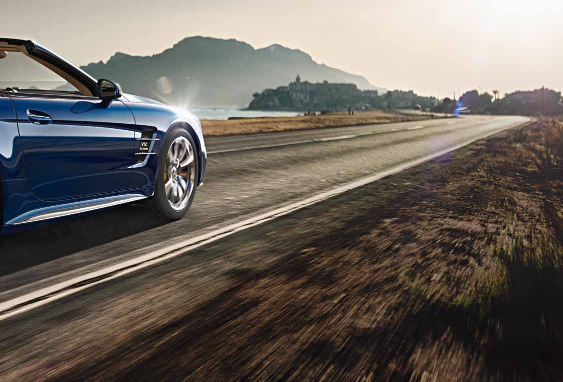 69 Erő és elegancia. A Mercedes-AMG SL 65 egy élsportoló tipikus jellemzőit mutatja.
